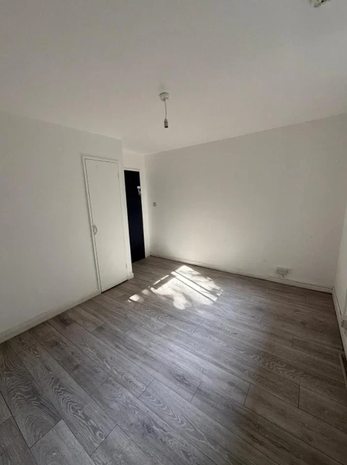 Room Dolman Close in Greater London