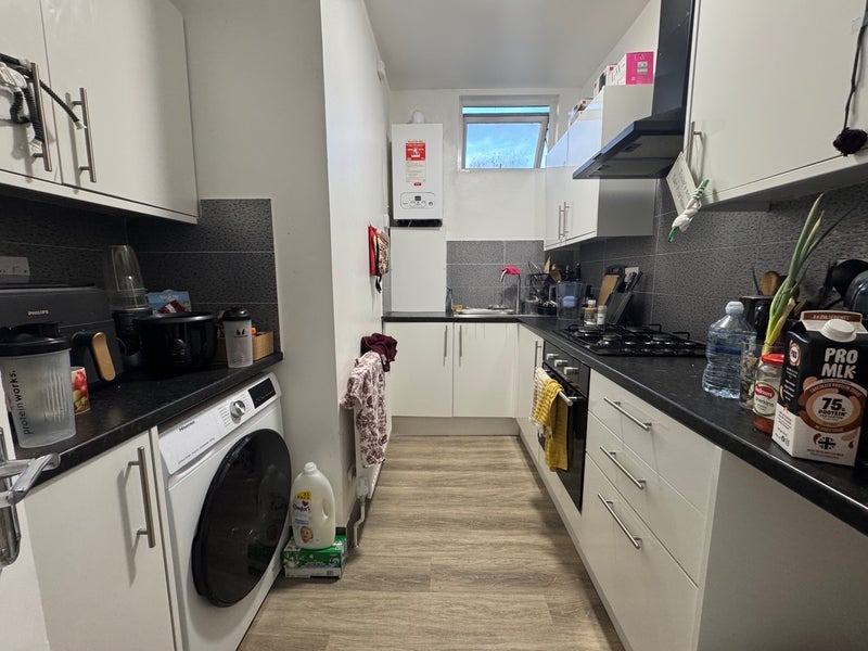 Room Warham Road in Greater London