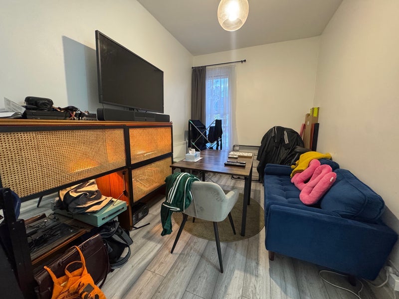 Room Warham Road in Greater London
