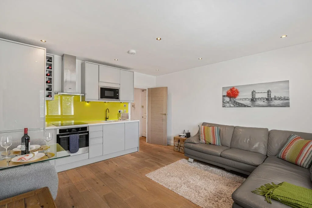 Flat Glamis Place in Greater London