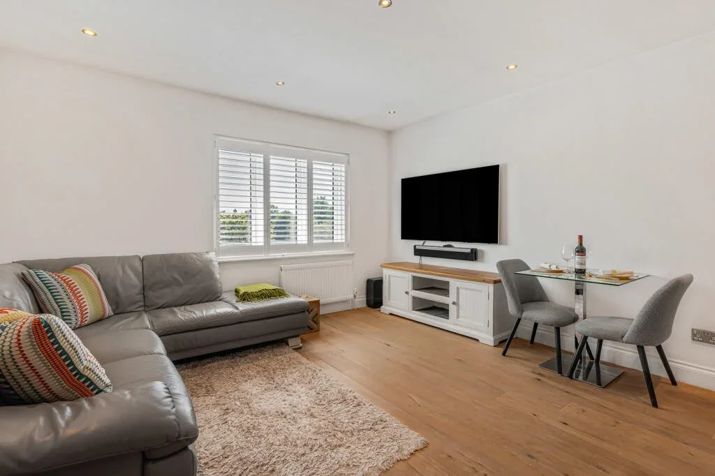 Flat Glamis Place in Greater London