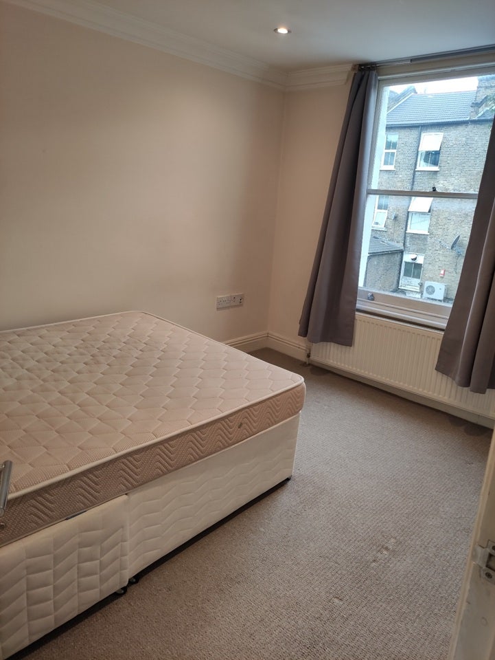 Flat Tabor Road in Greater London