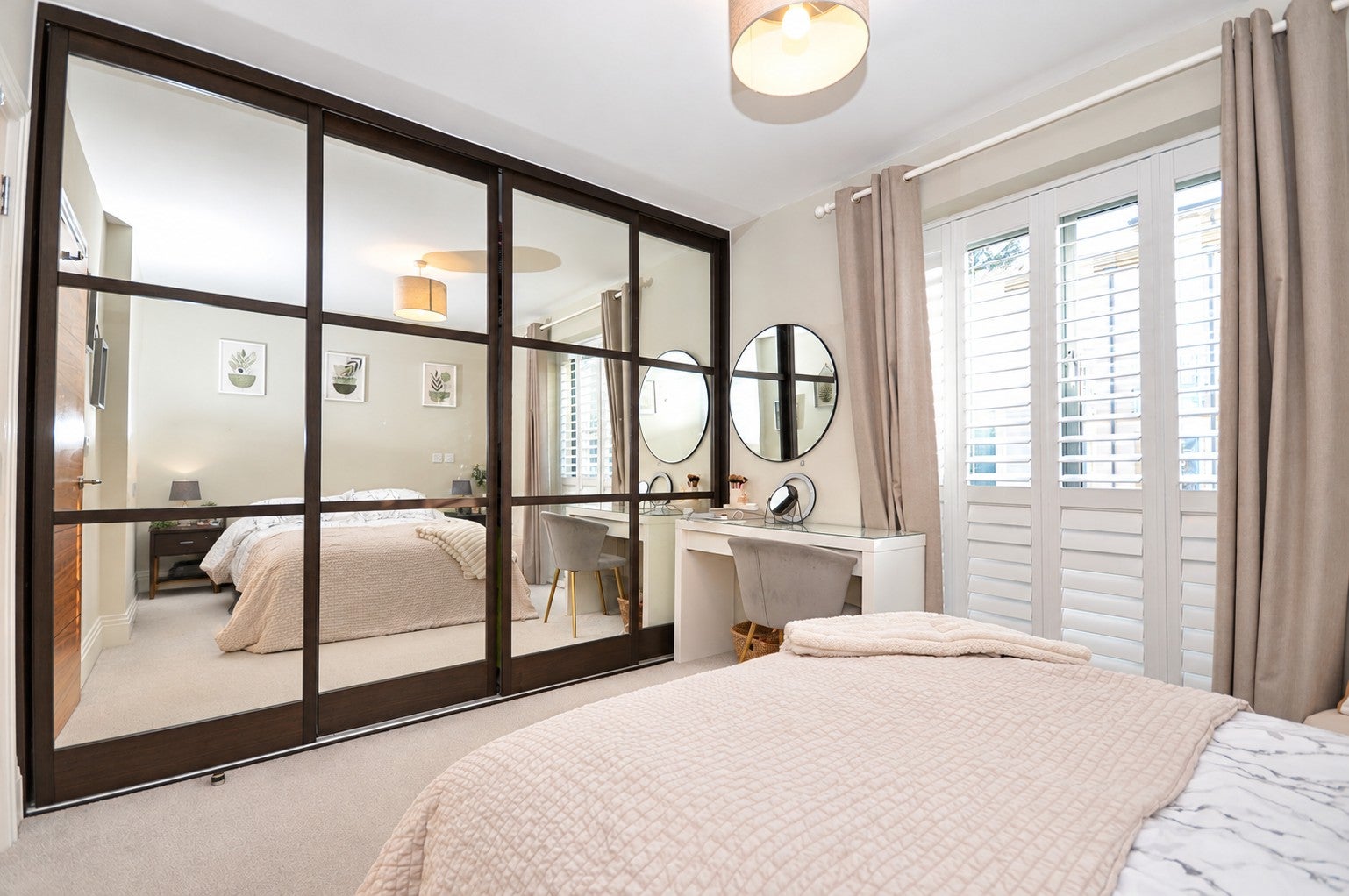 Flat Humphris Place in Cheltenham