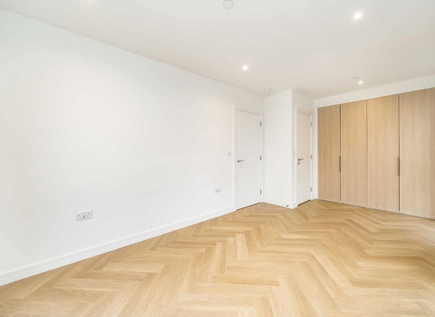 Flat Hillfield Avenue in Greater London