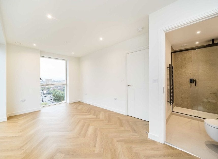 Flat Hillfield Avenue in Greater London