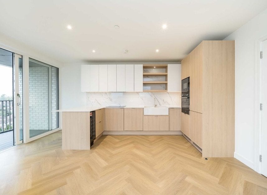 Flat Hillfield Avenue in Greater London