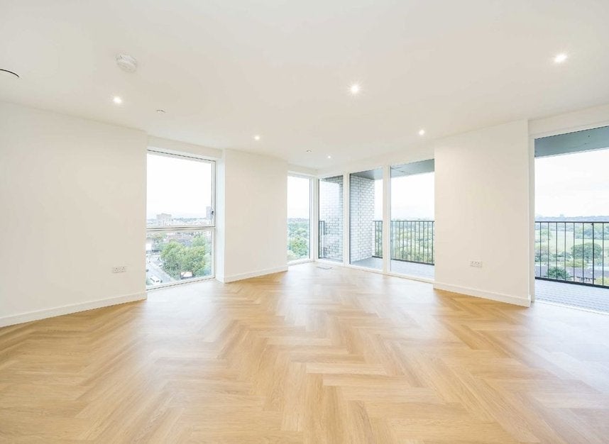 Flat Hillfield Avenue in Greater London
