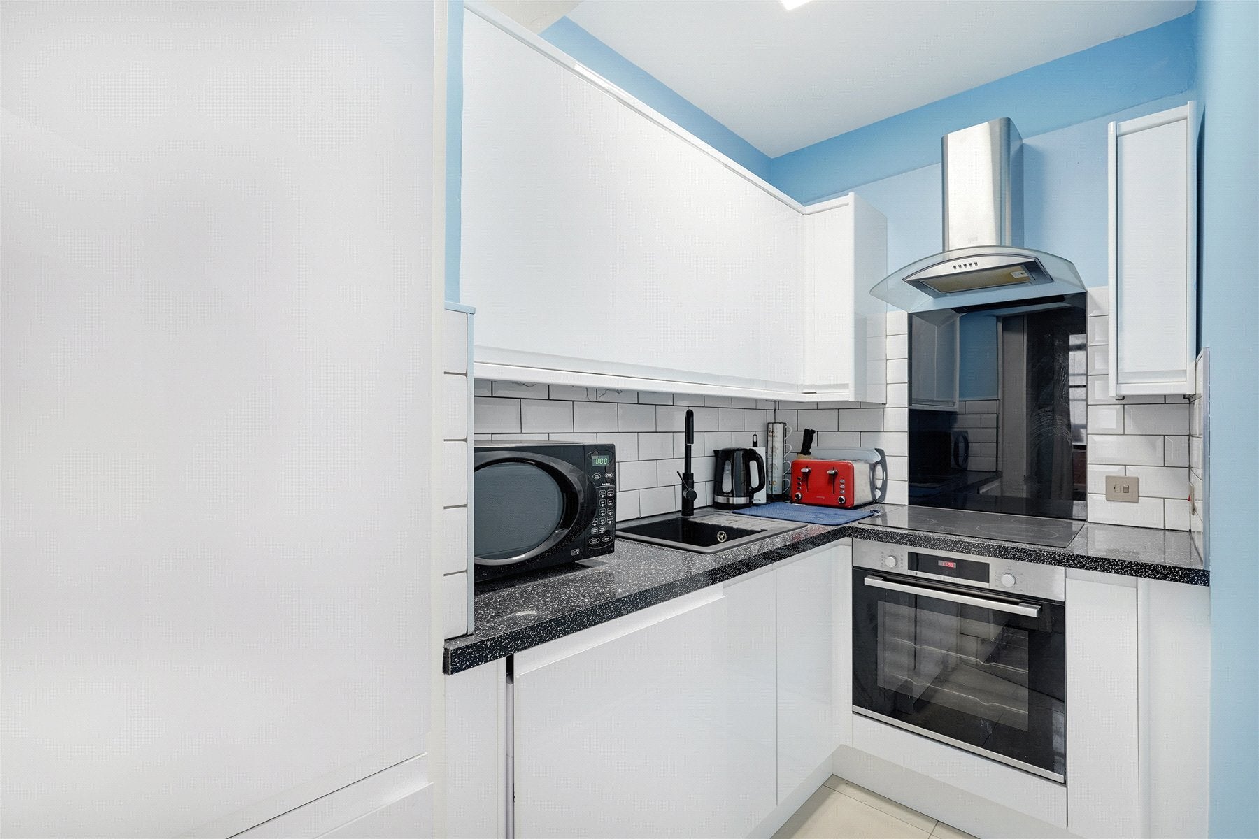 Flat Sloane Avenue in Greater London