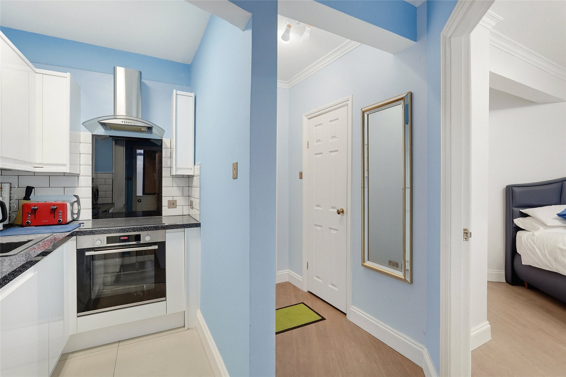 Flat Sloane Avenue in Greater London