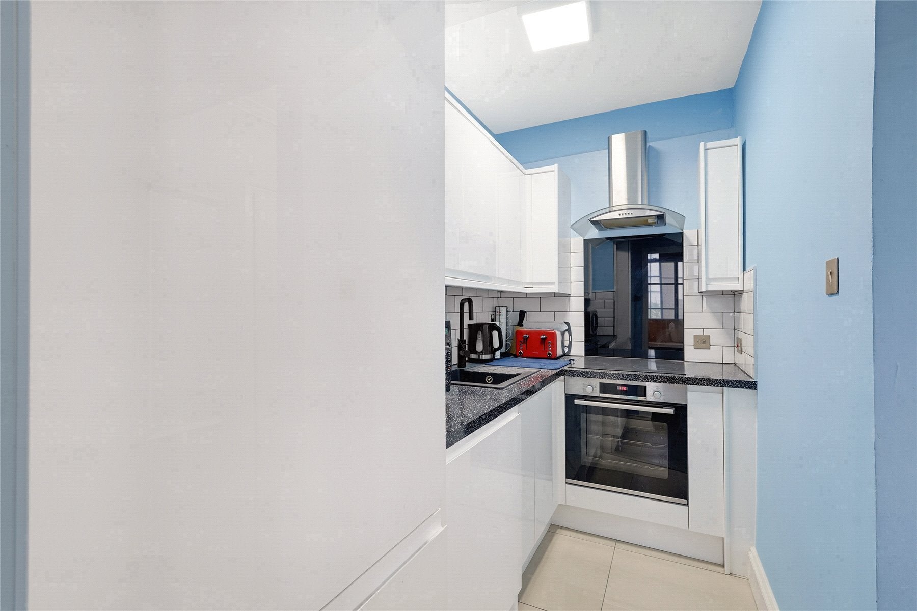 Flat Sloane Avenue in Greater London