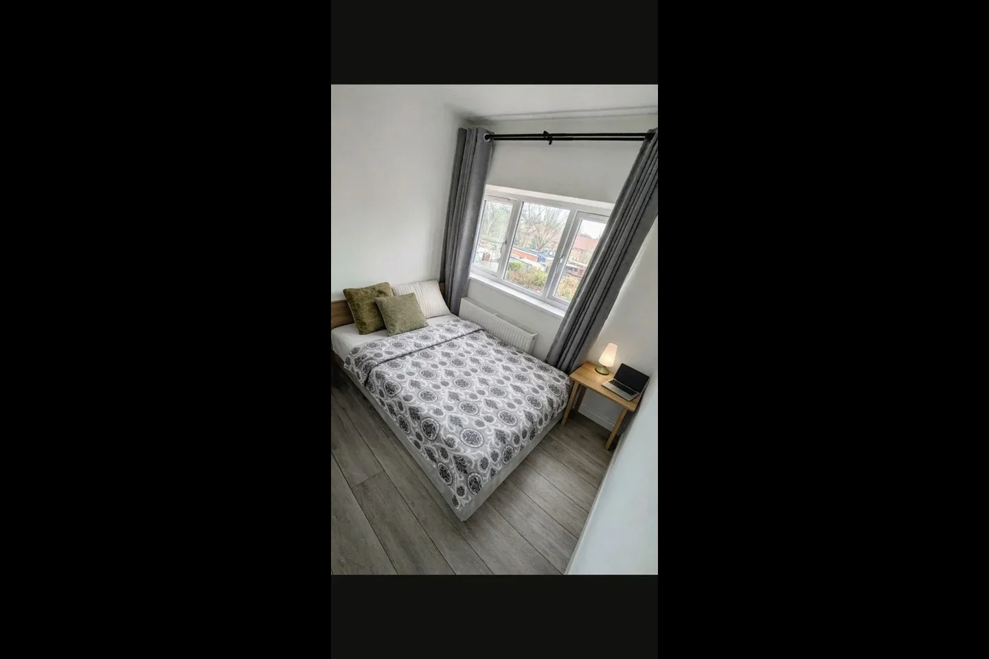 Room Eltham Palace Road in Greater London