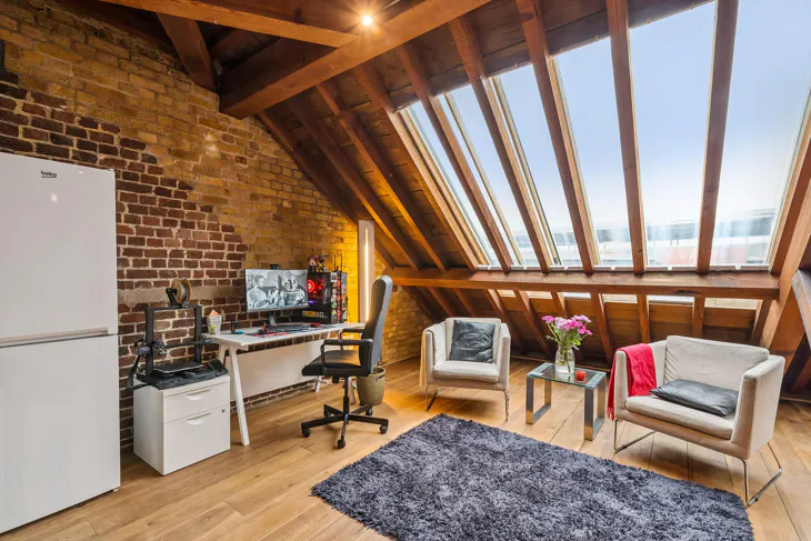Flat Hertsmere Road in Greater London