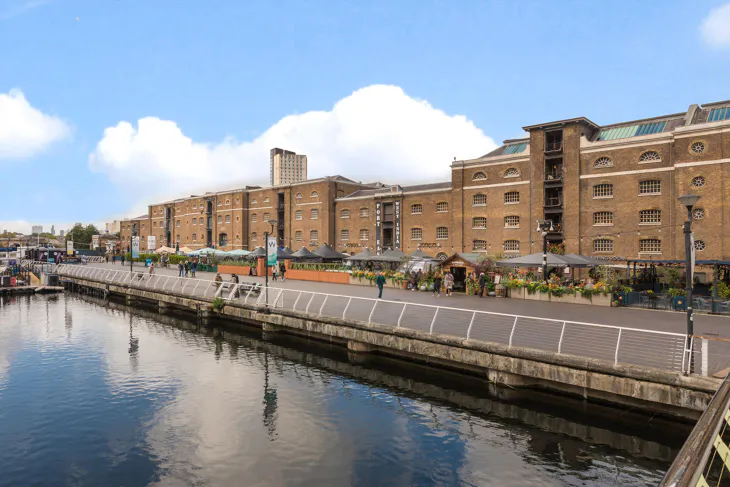 Flat Hertsmere Road in Greater London