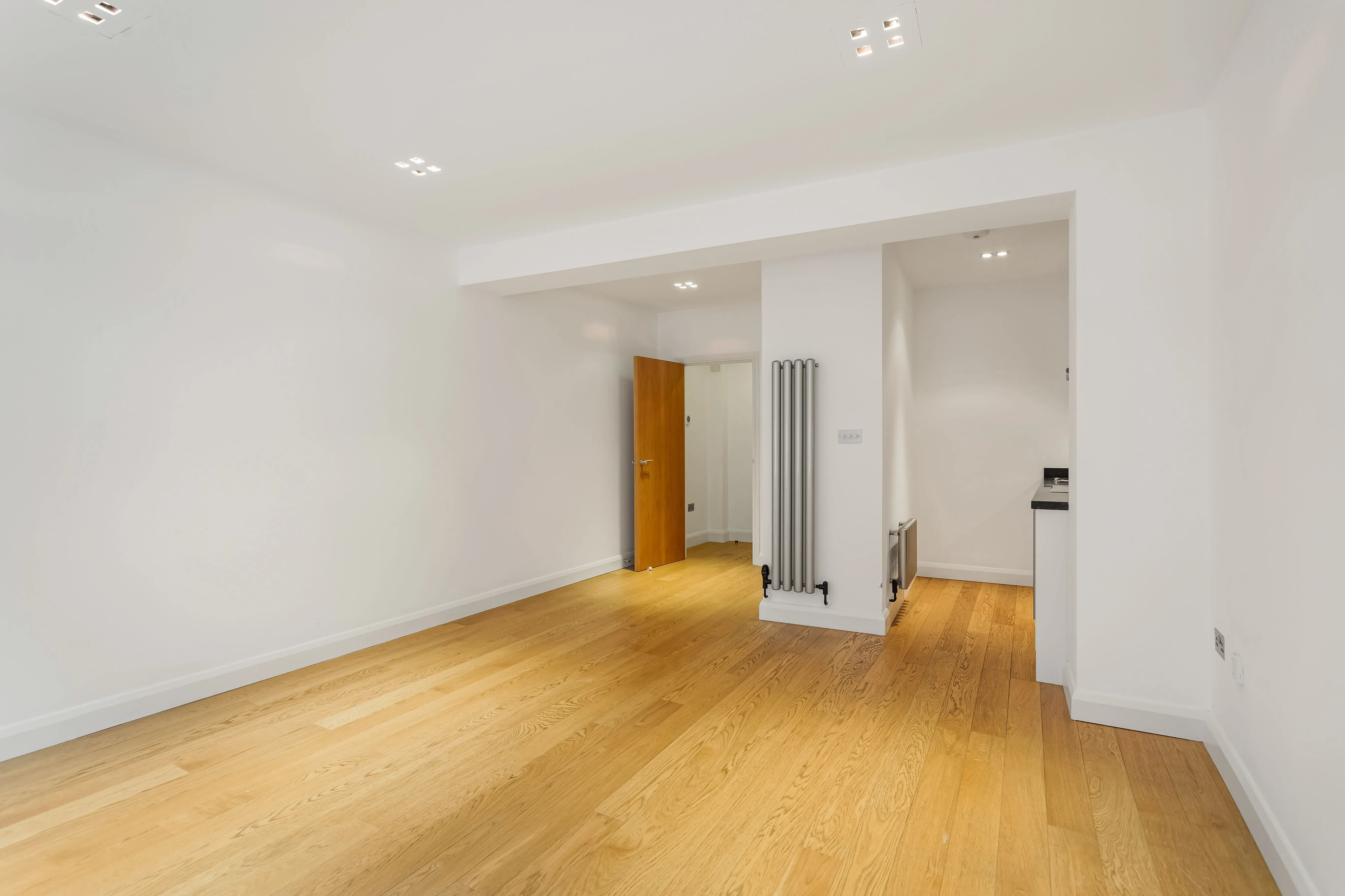Flat Goodwin's Court in City of Westminster