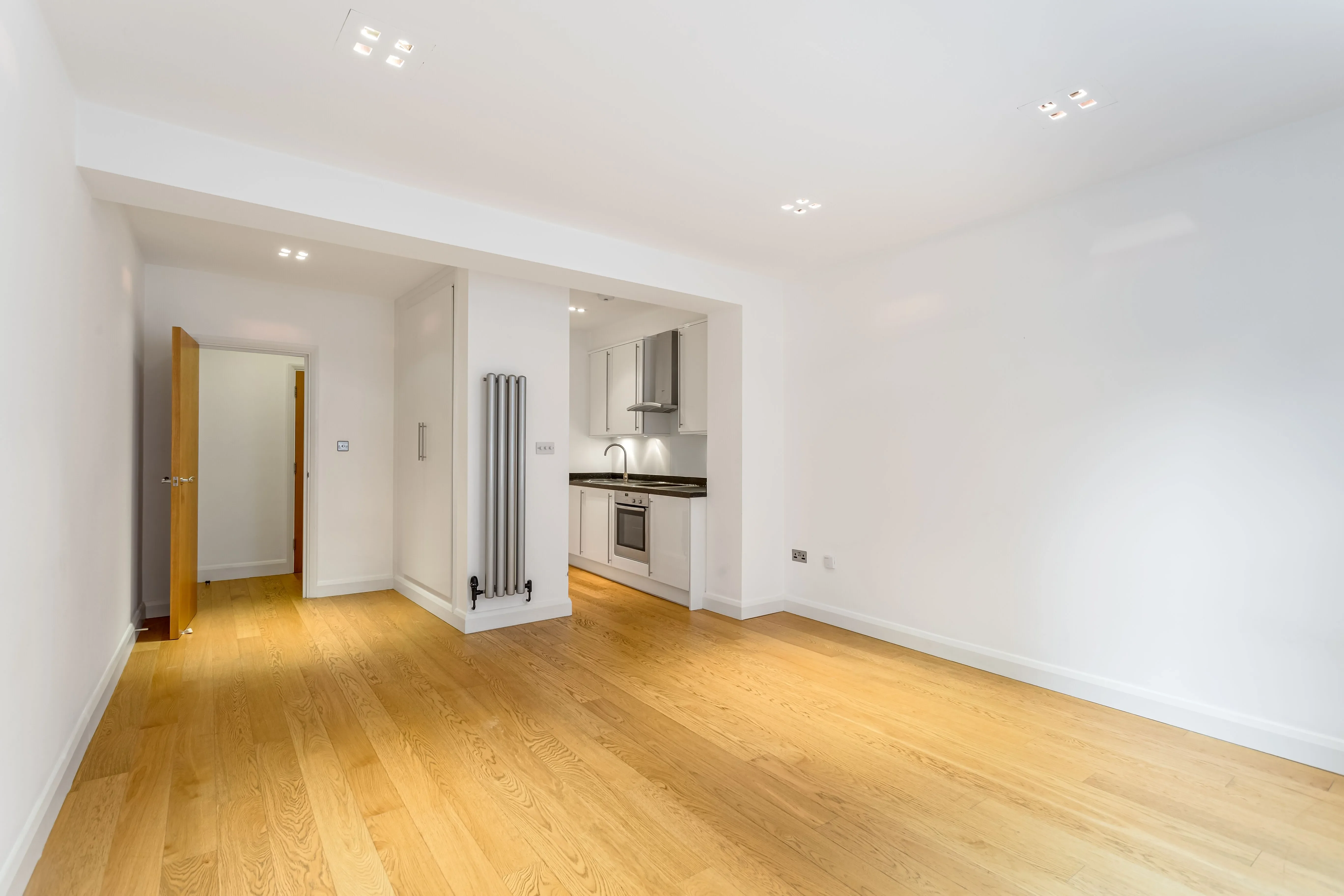 Flat Goodwin's Court in City of Westminster