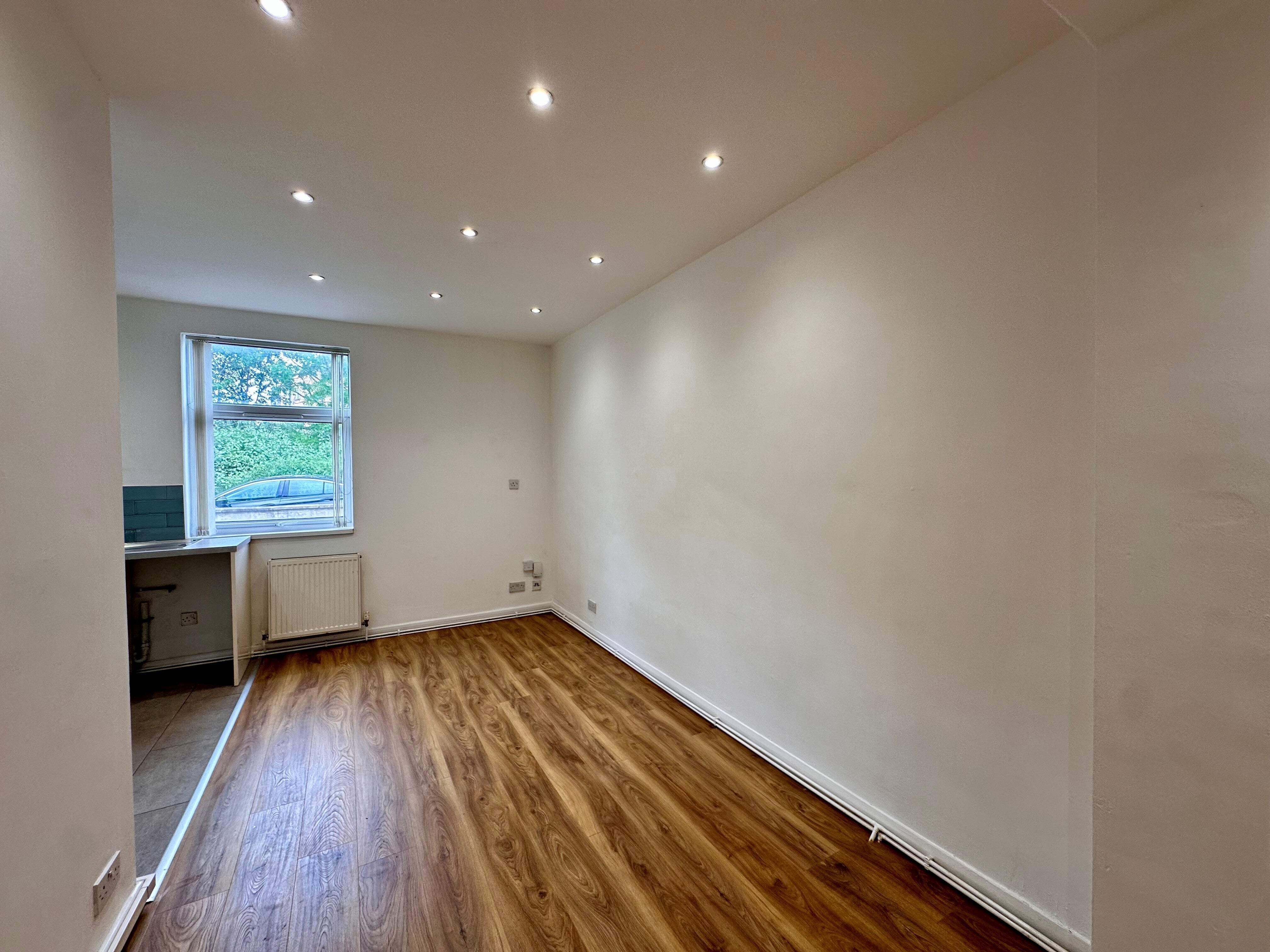 Flat Audenshaw Road in Tameside