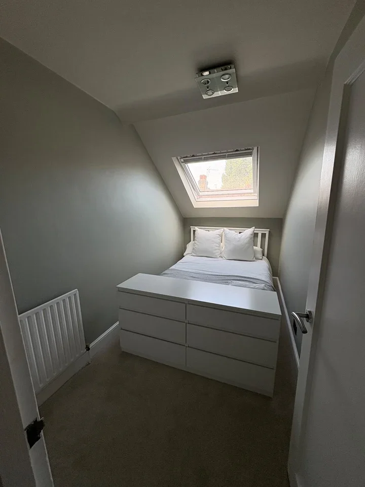 Flat Killyon Road in Greater London