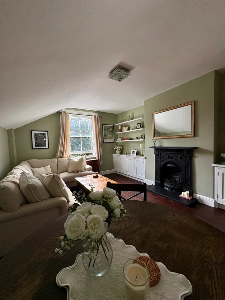 Flat Killyon Road in Greater London