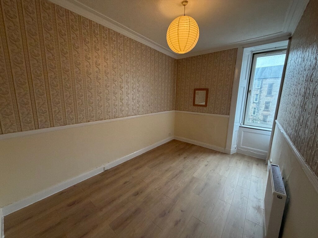 Flat Victoria Road in Glasgow