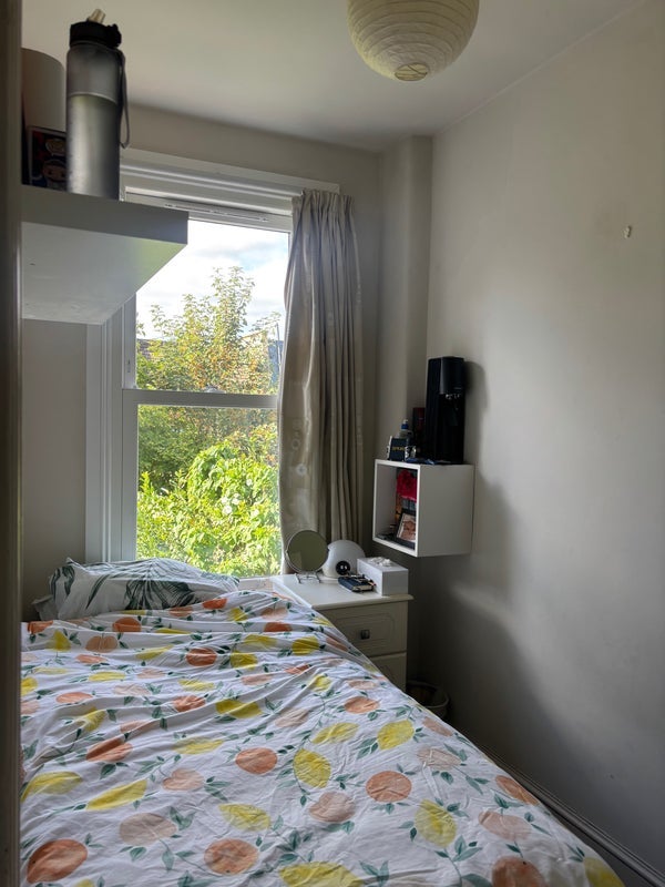 Room Eswyn Road in Greater London