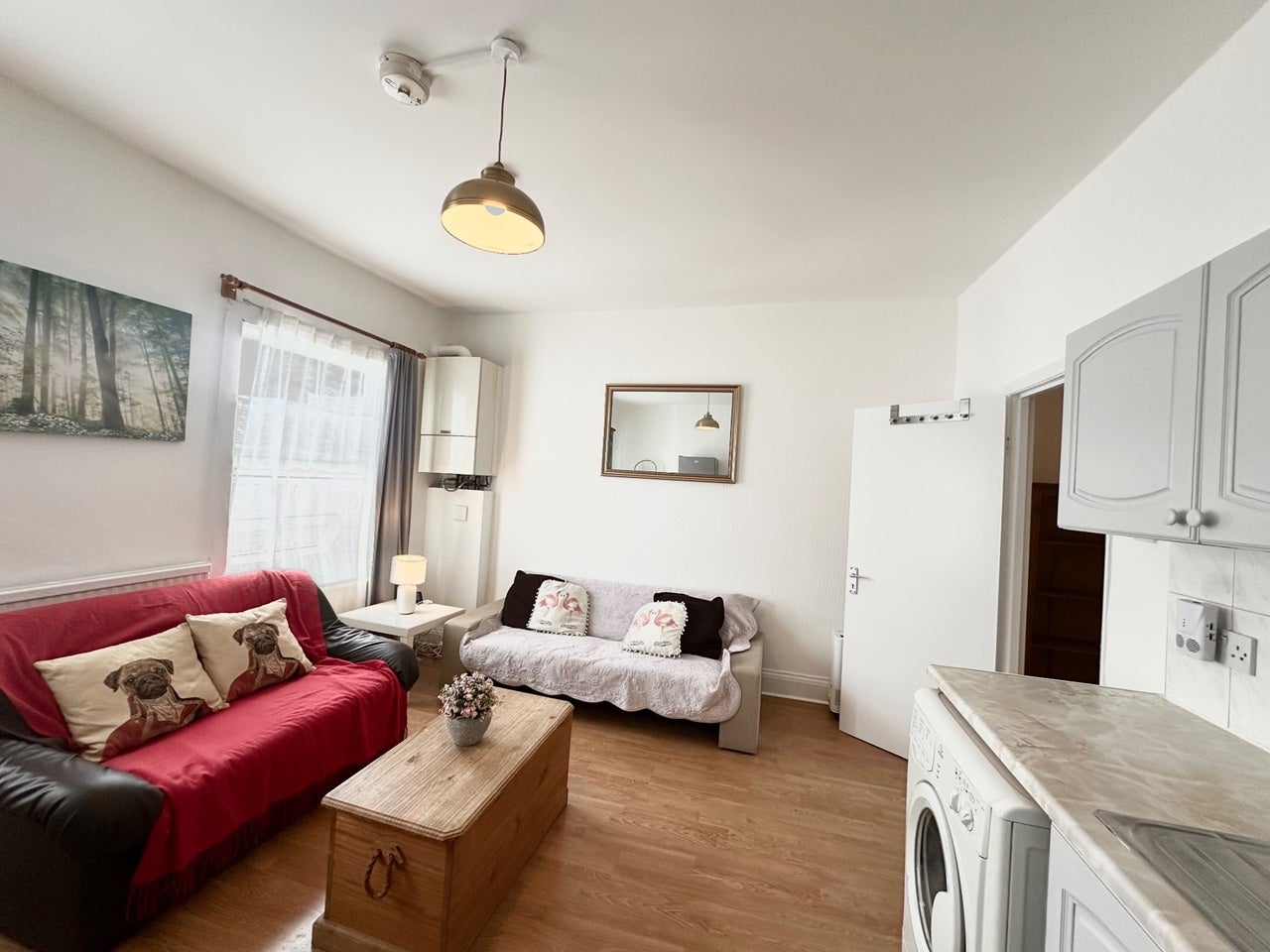 Flat Queen's Road in Greater London