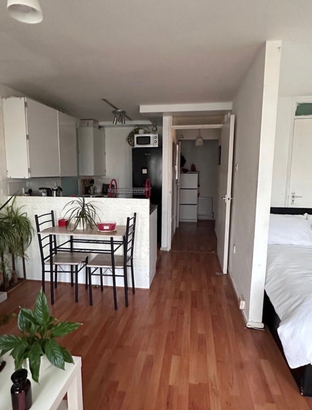 Flat Allcroft Road in Greater London