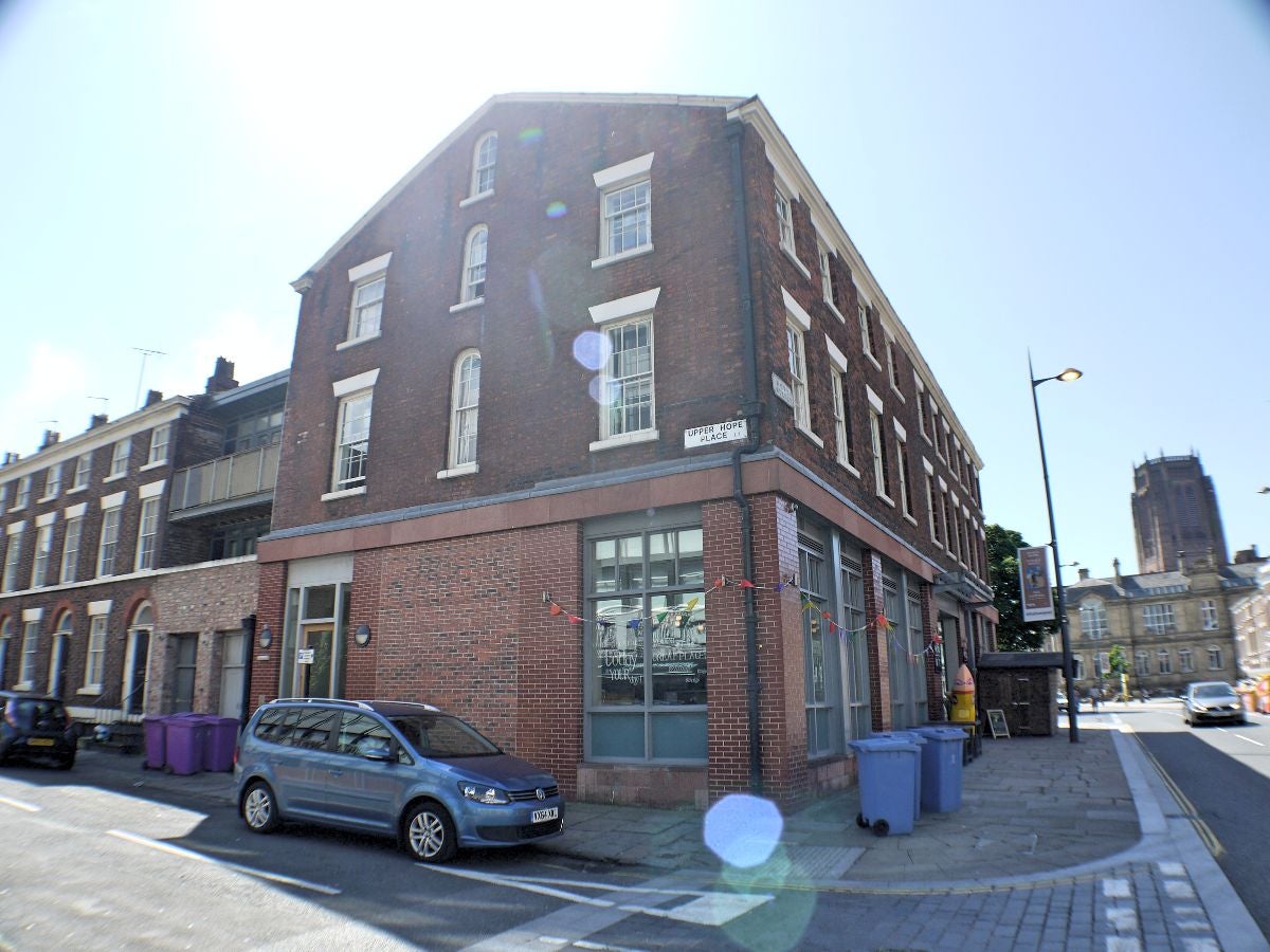 Flat Upper Hope Place in Liverpool