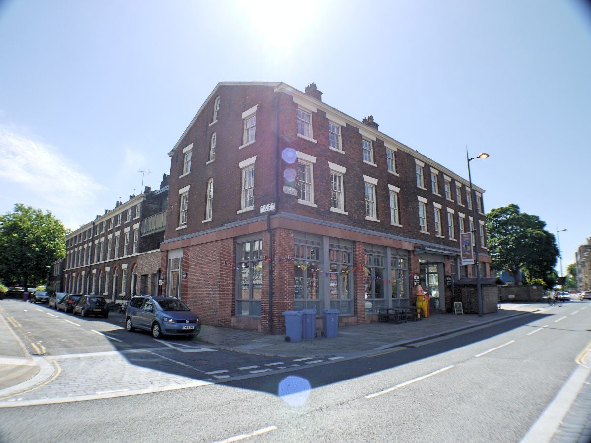 Flat Upper Hope Place in Liverpool