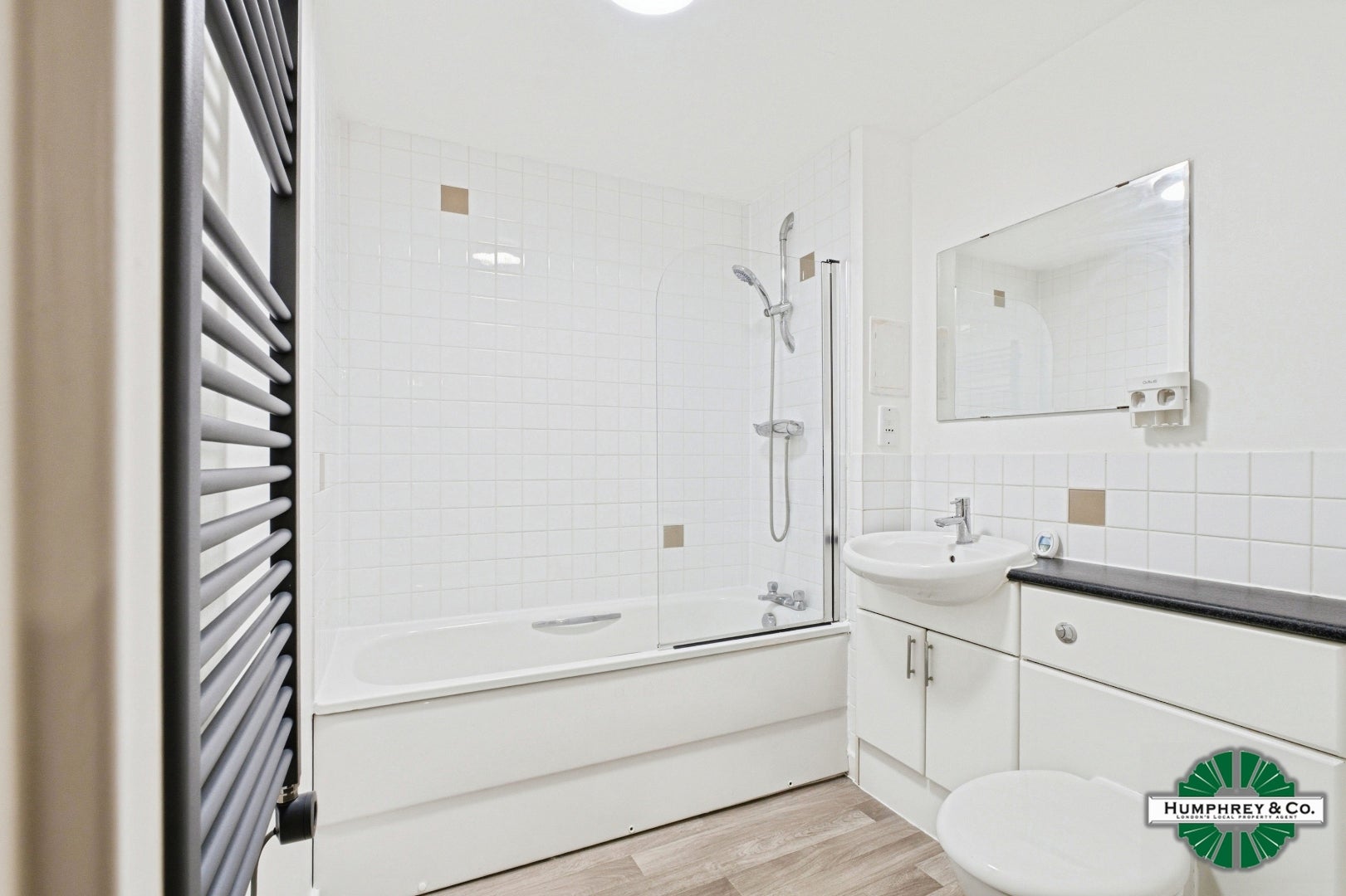 Flat Hibbert Road in Greater London