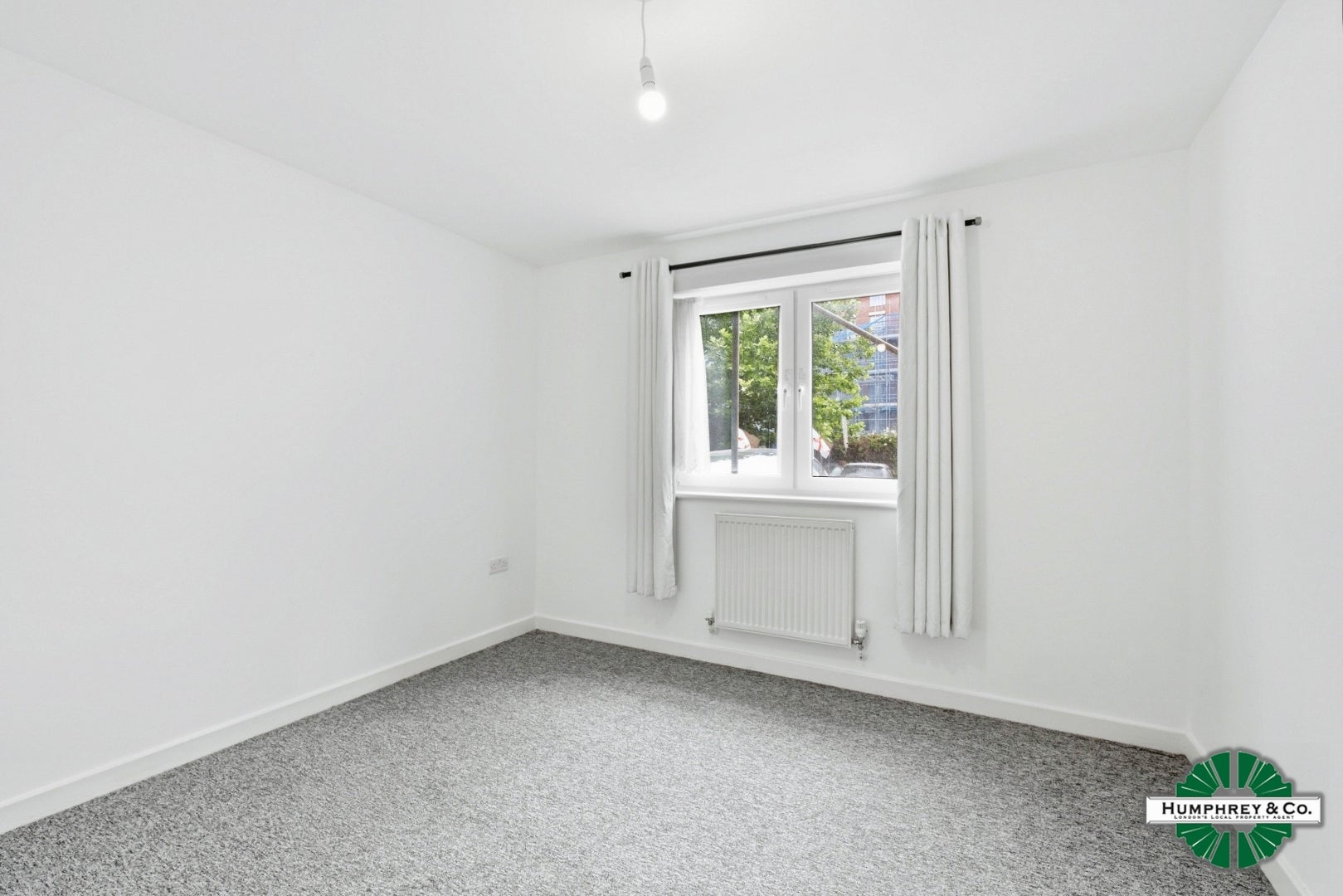 Flat Hibbert Road in Greater London