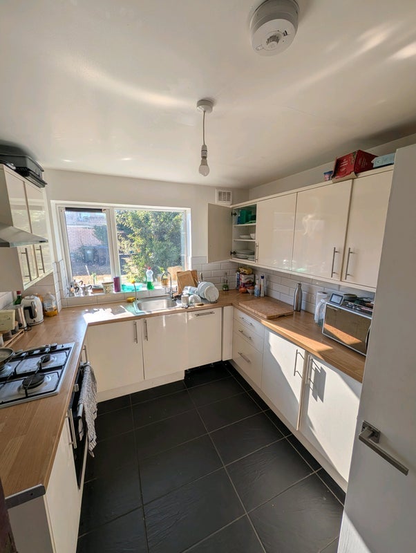 Room St David's Close in Royal Leamington Spa