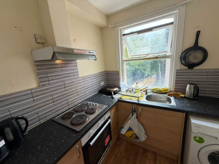 Flat Ordnance Road in Greater London