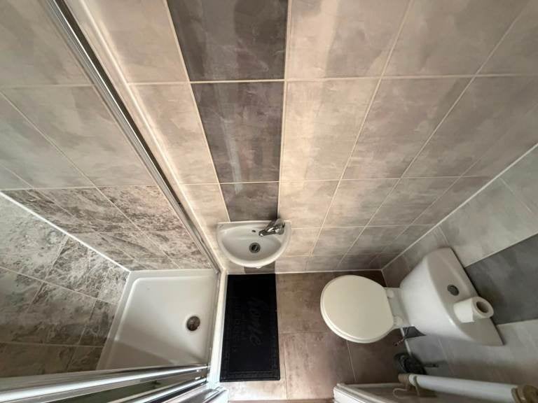 Flat Ordnance Road in Greater London