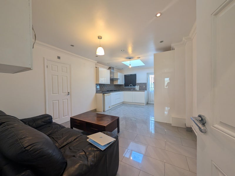 Room Celtic Street in Greater London