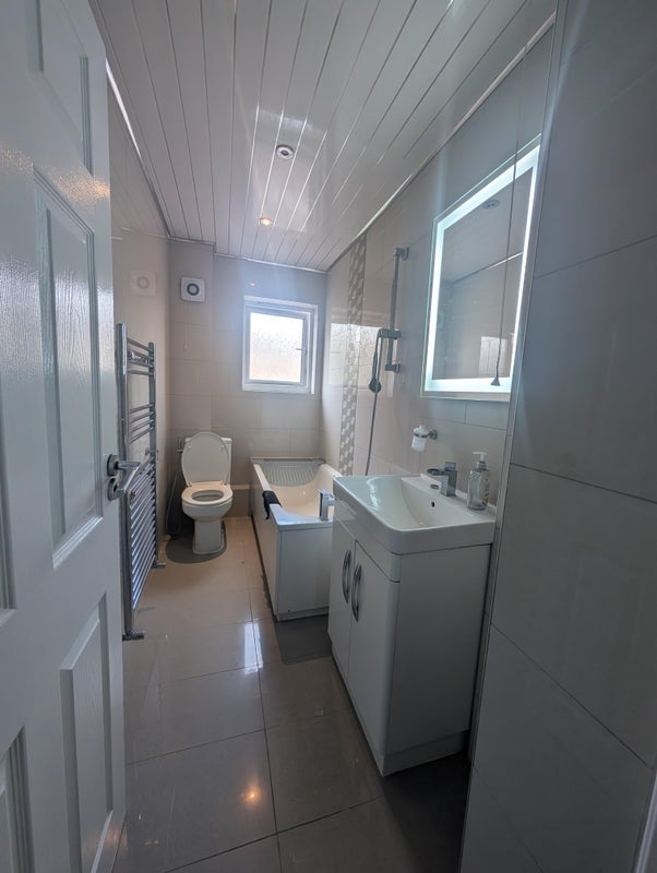 Room Celtic Street in Greater London