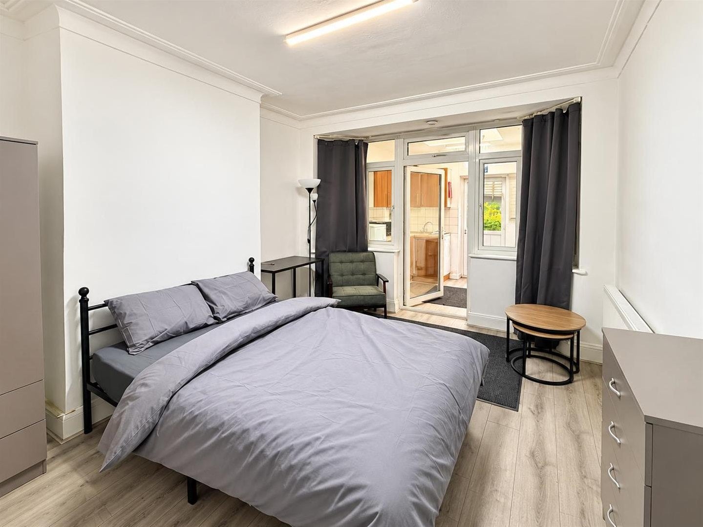 Room Osidge Lane in Greater London