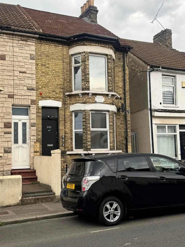Flat Luton Road in Chatham