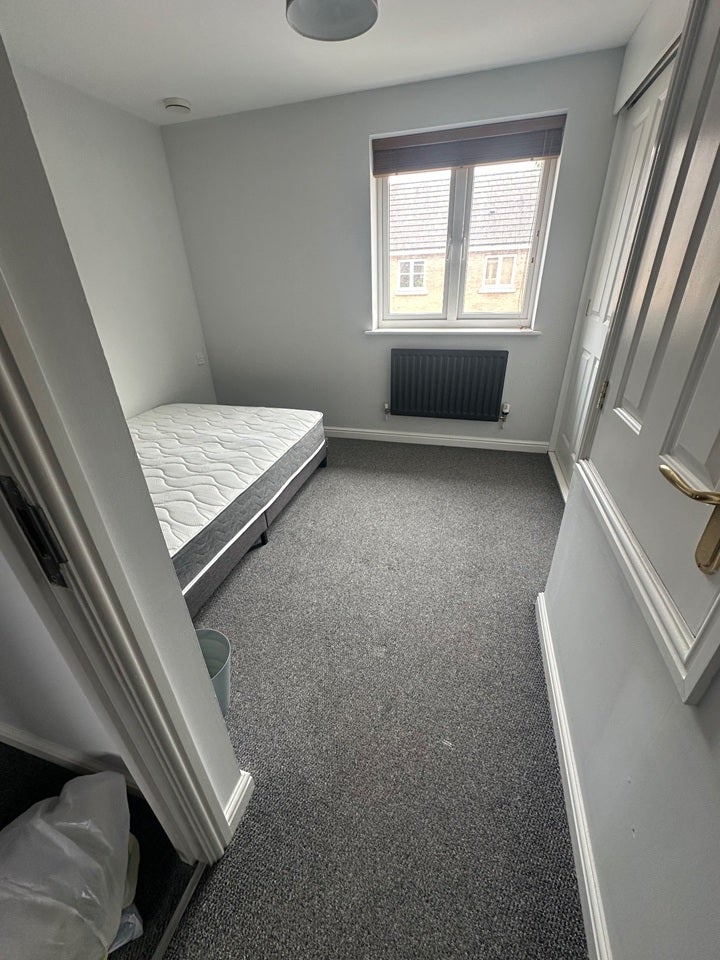 Room Padstow Road in Swindon