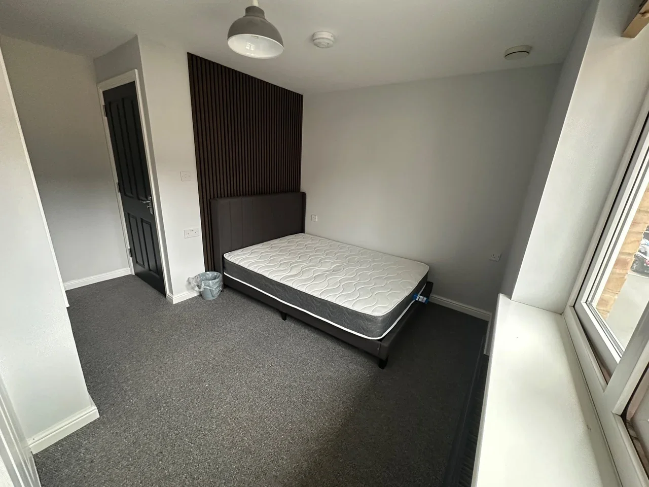 Room Padstow Road in Swindon