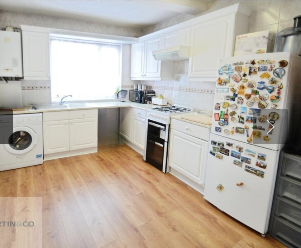 Room High Street in Walton-on-Thames
