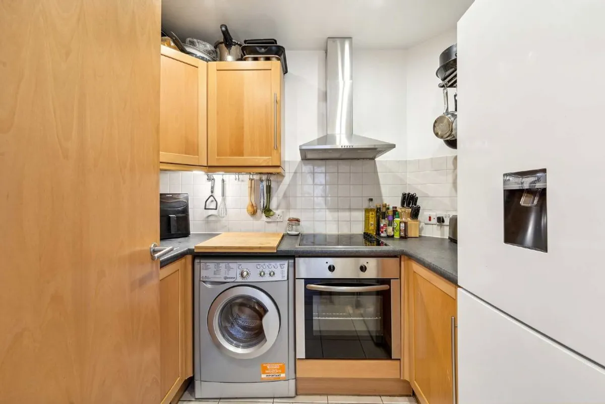 Flat Kintyre Court in Greater London