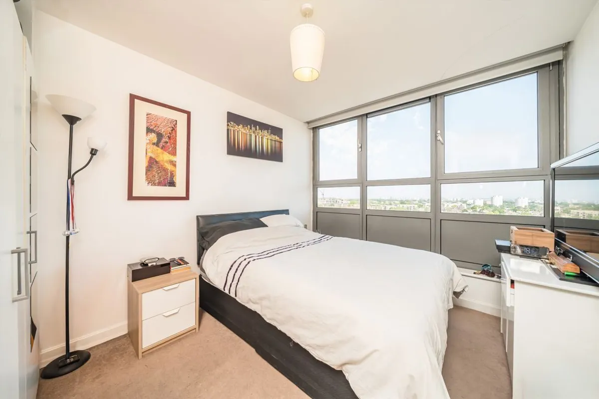 Flat Kintyre Court in Greater London