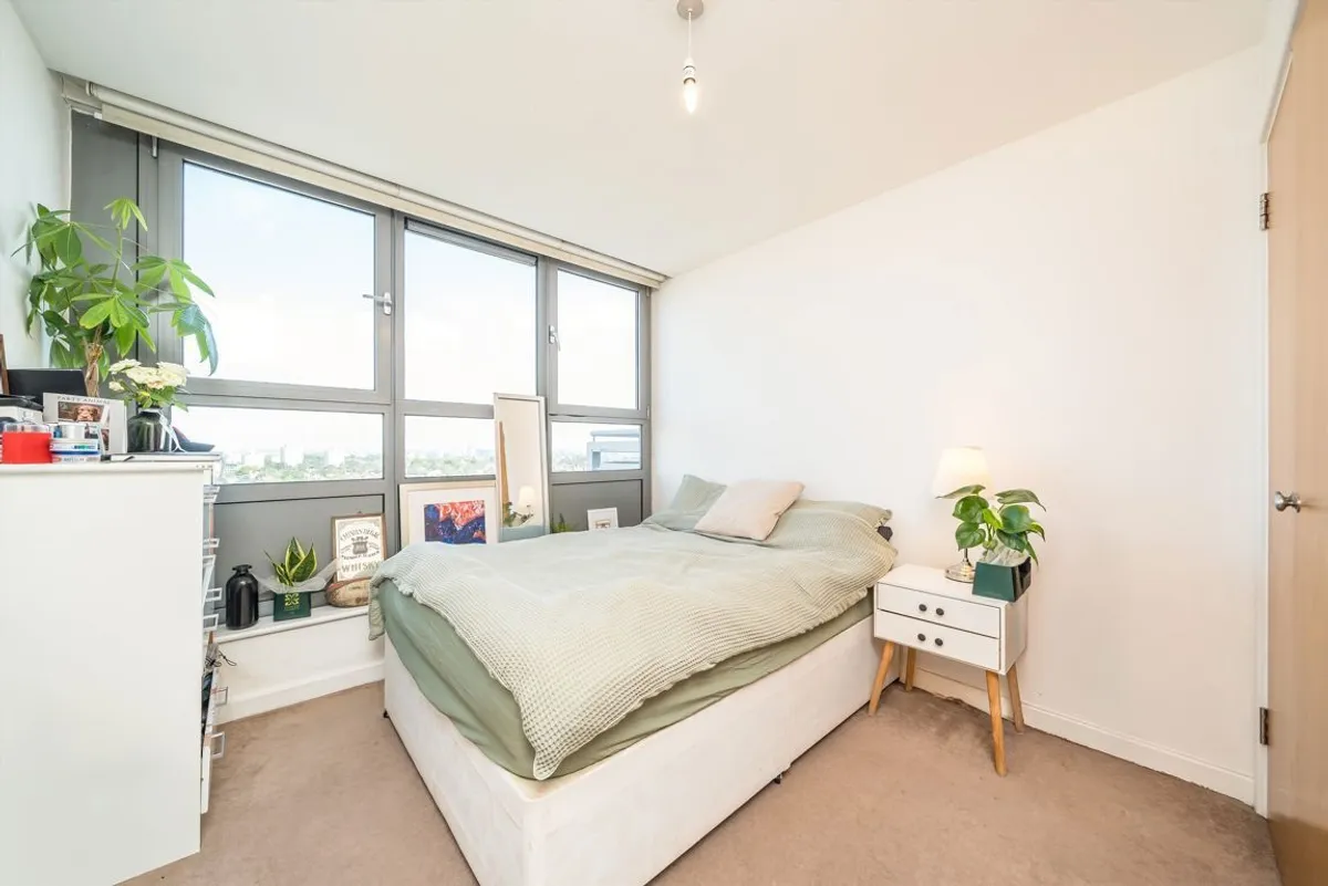 Flat Kintyre Court in Greater London