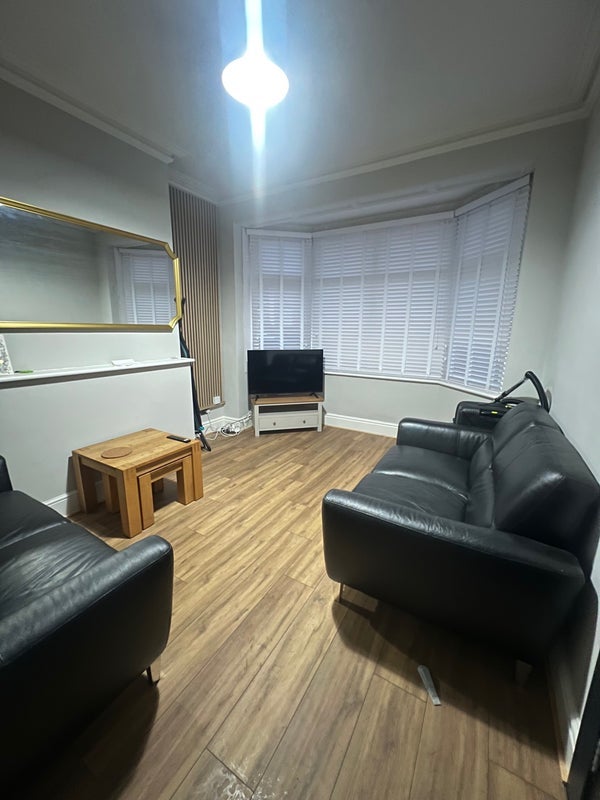 Room Evington Road in Leicester
