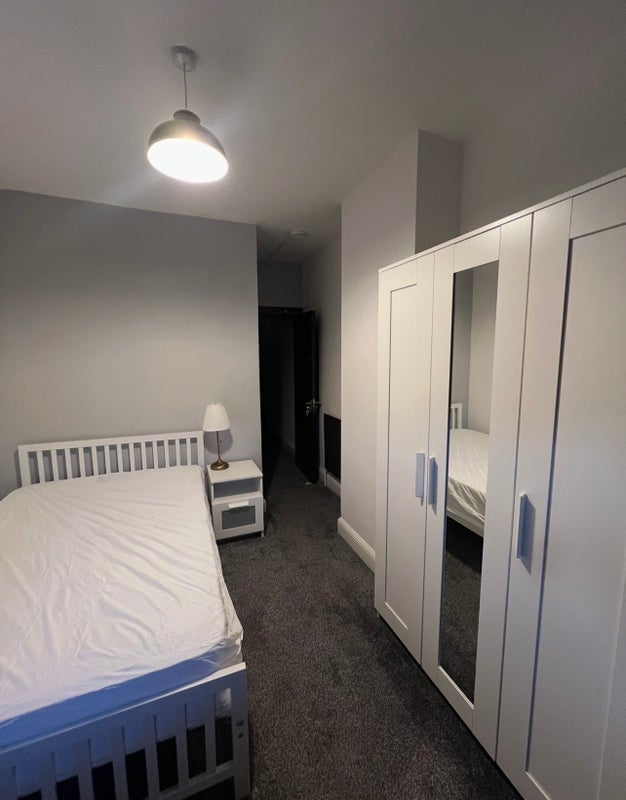 Room Evington Road in Leicester
