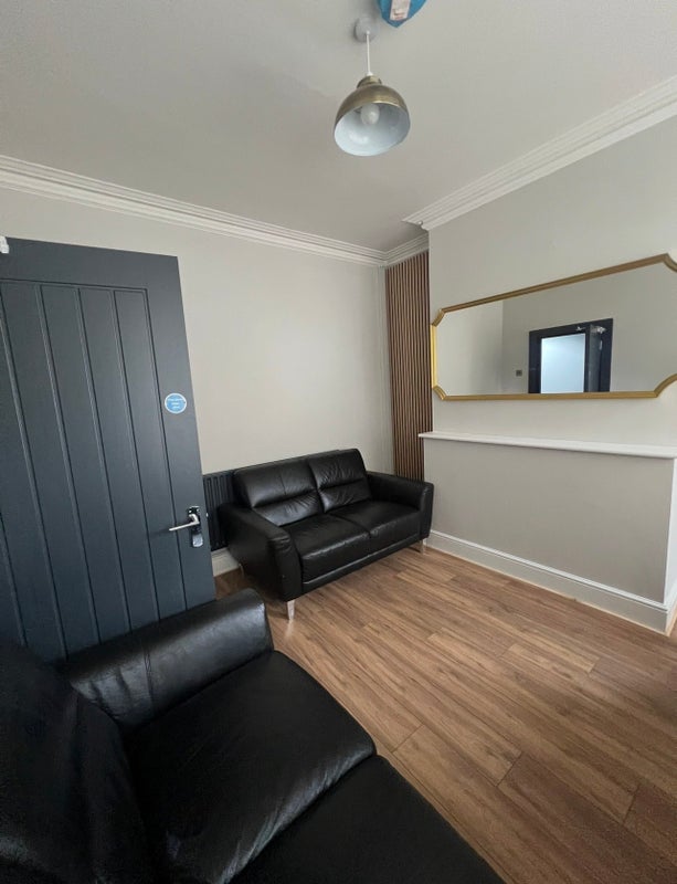 Room Evington Road in Leicester