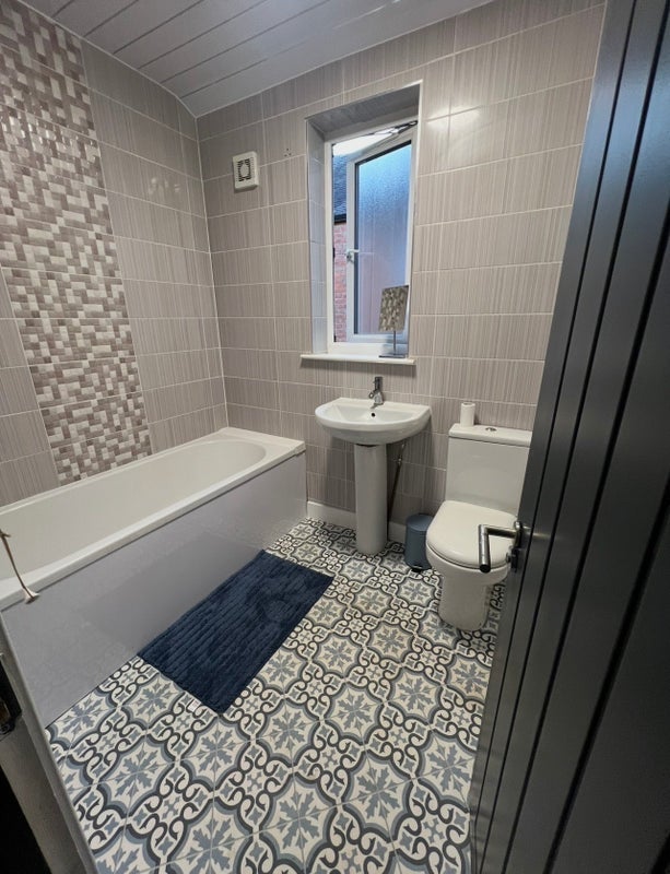 Room Evington Road in Leicester