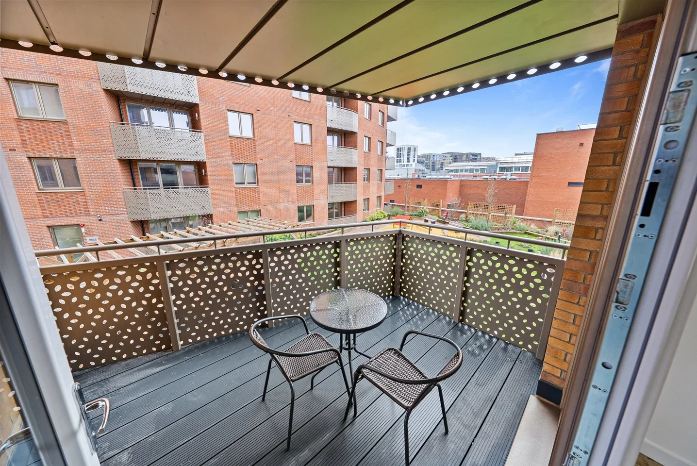 Flat Elmsleigh Road in Borough of Spelthorne