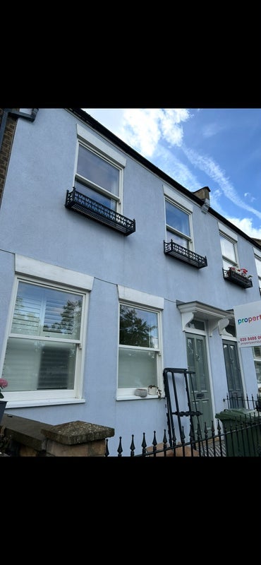 Room Station Road in Greater London