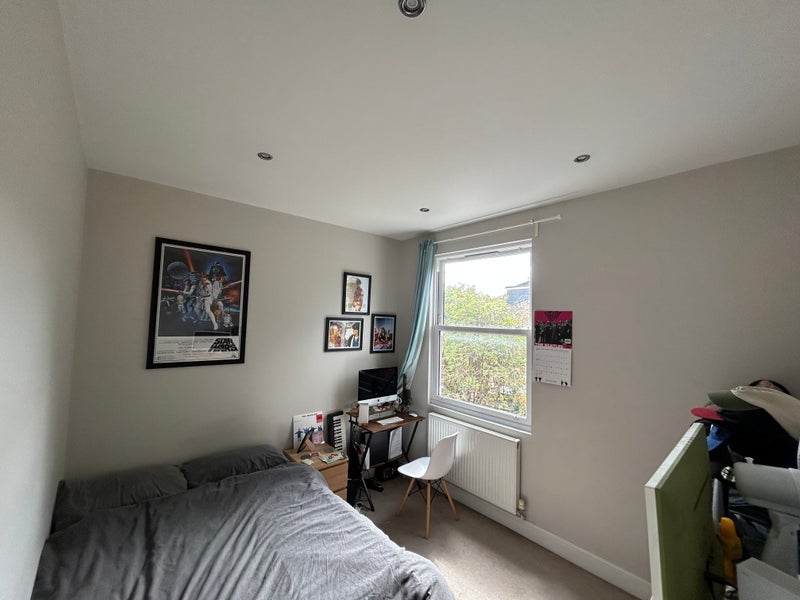 Room Station Road in Greater London